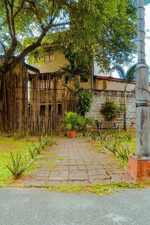 Yong'S Place At Isabelle De Valenzuela Manila Exterior photo